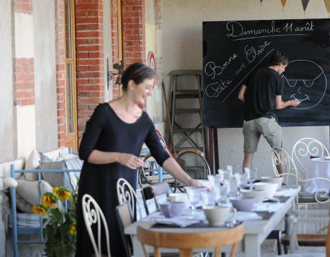 Photo de Claire et Jérôme préparant le petit-déjeuner