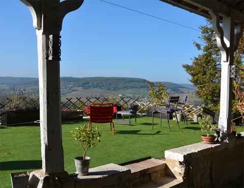 Photo d'une des terrasses du Préau